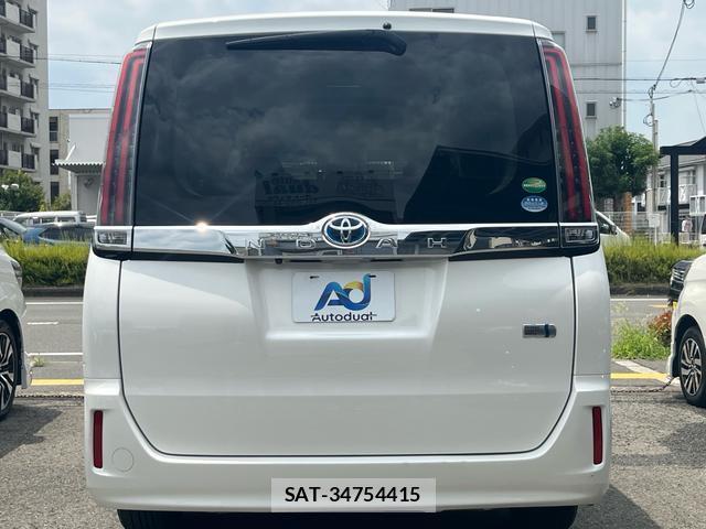 Toyota NOAH 2018-04 8361078-3