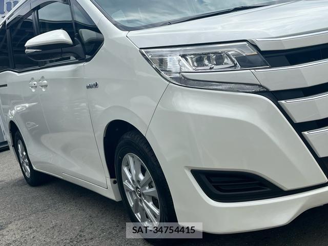 Toyota NOAH 2018-04 8361078-5