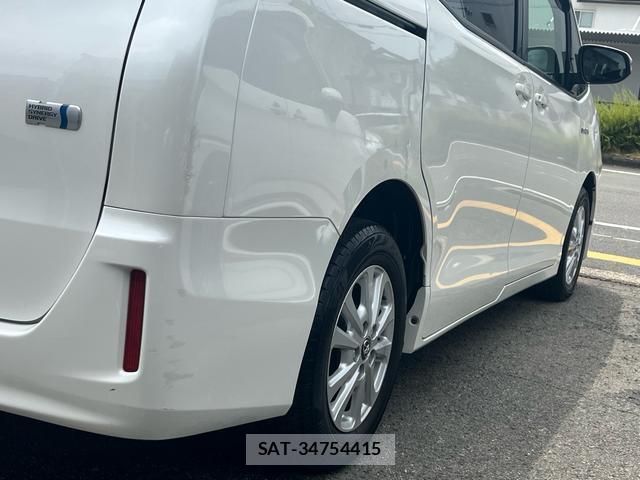 Toyota NOAH 2018-04 8361078-6