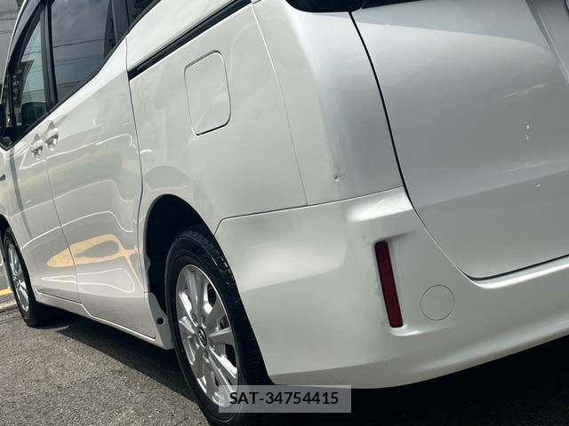 Toyota NOAH 2018-04 8361078-8