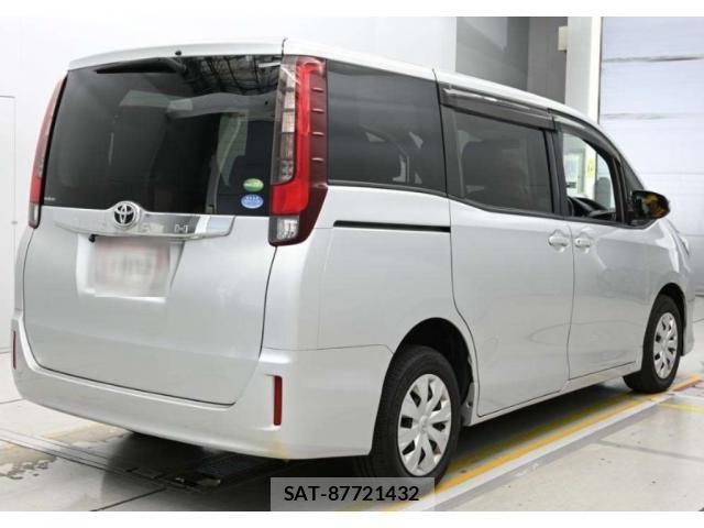 Toyota NOAH 2015-07 8361265-1