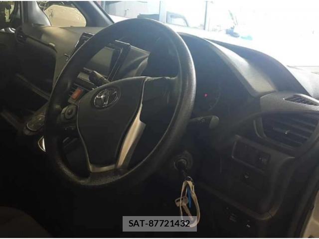 Toyota NOAH 2015-07 8361265-2