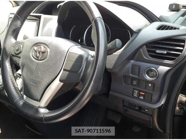 Toyota NOAH 2015-10 8361267-2