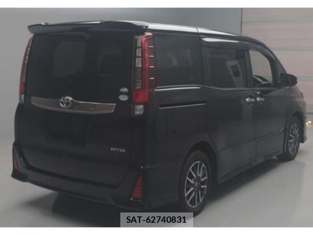 Toyota NOAH 2017-06 8361352-1