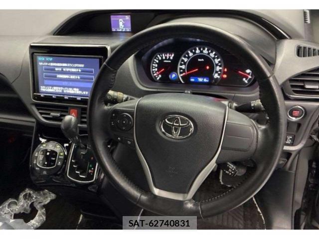 Toyota NOAH 2017-06 8361352-2