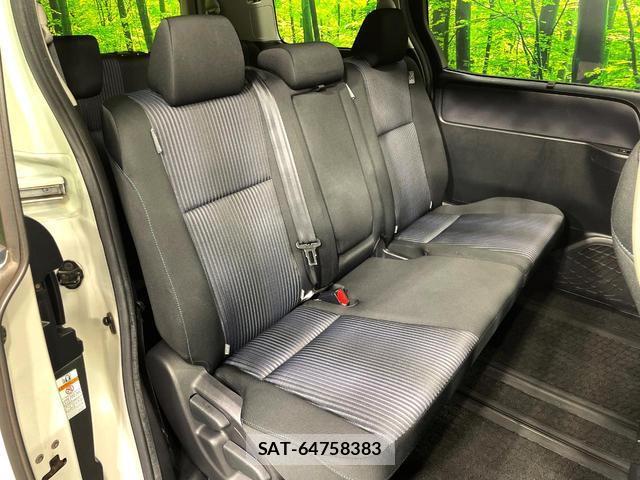 Toyota NOAH 2014-10 8361507-9