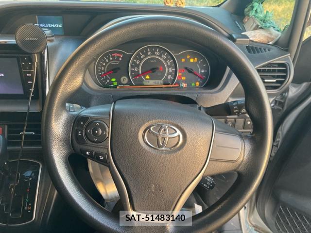 Toyota NOAH 2017-09 8361753-11
