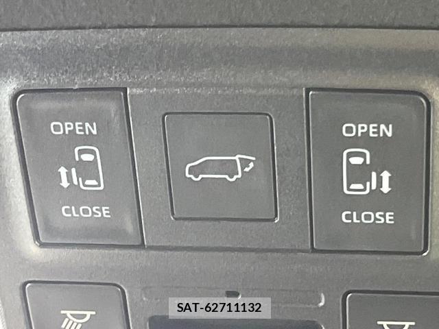 Toyota NOAH 2022-09 8361822-2