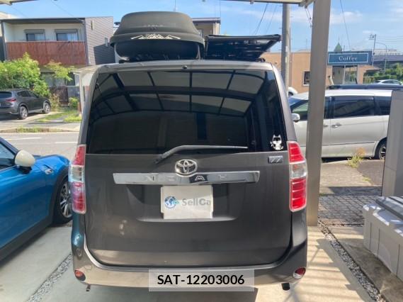 Toyota NOAH 2010-03 8362288-1