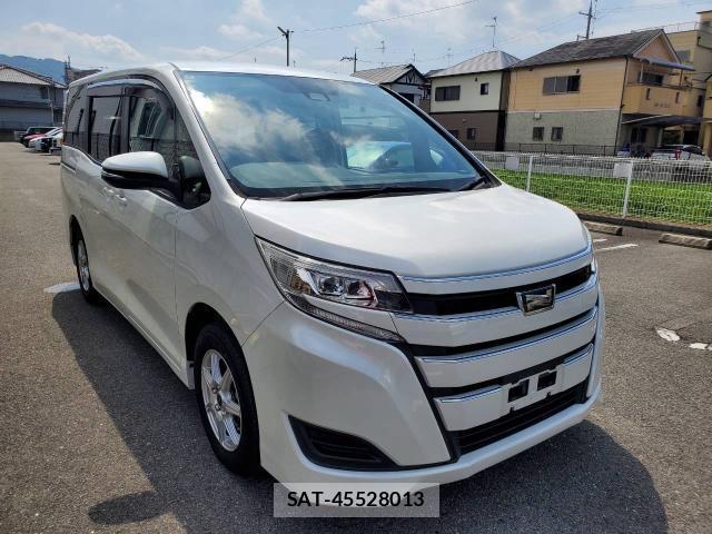 Toyota NOAH 2017-07 8362514-1