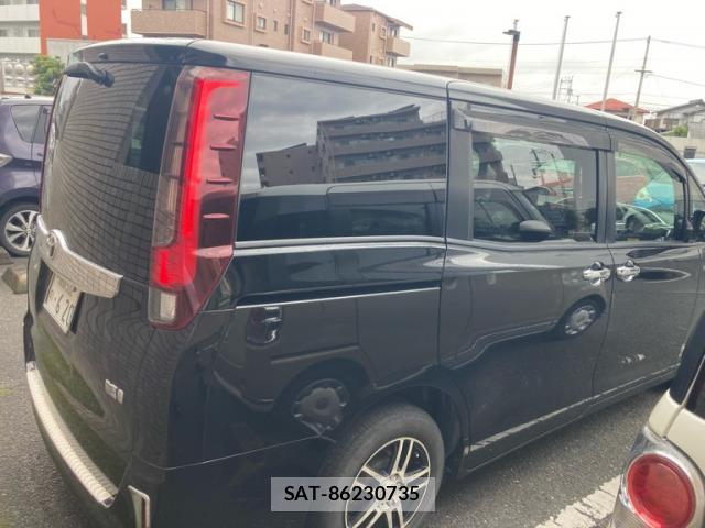 Toyota NOAH 2015-05 8362836-1