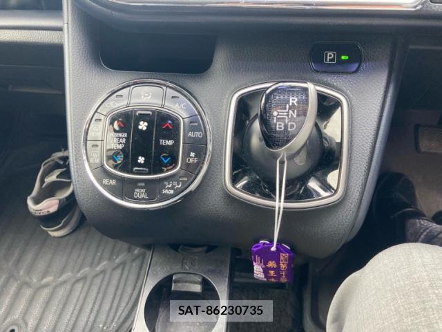 Toyota NOAH 2015-05 8362836-3