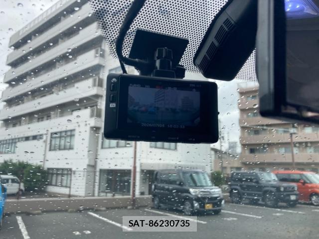 Toyota NOAH 2015-05 8362836-5