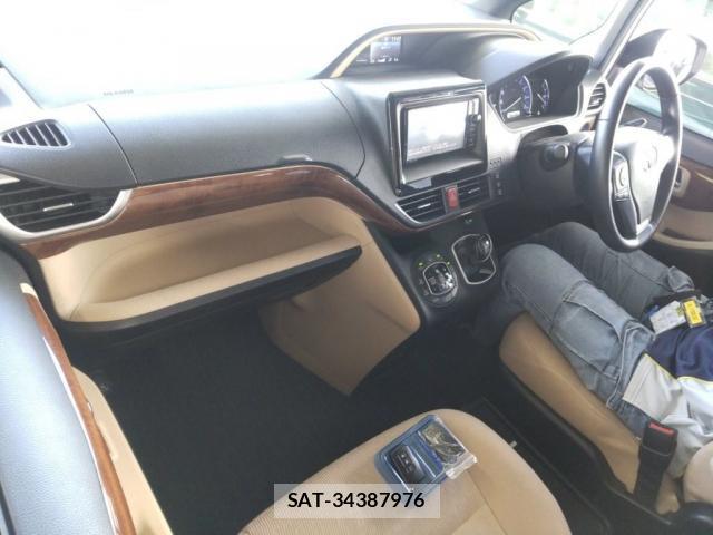 Toyota NOAH 2014-12 8363092-2
