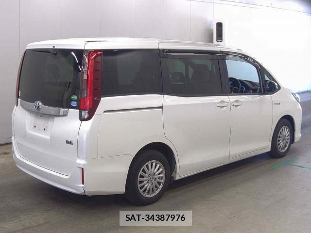 Toyota NOAH 2014-12 8363092-4