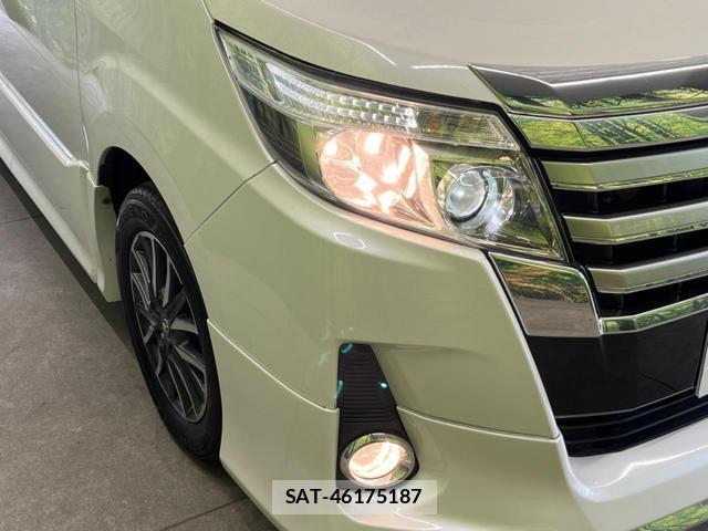 Toyota NOAH 2014-10 8363233-11