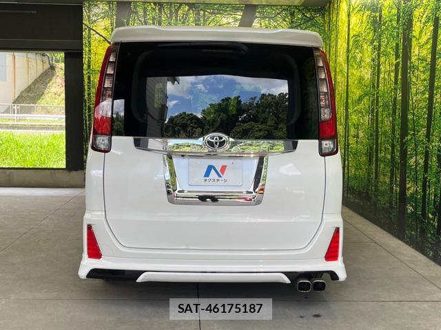 Toyota NOAH 2014-10 8363233-14