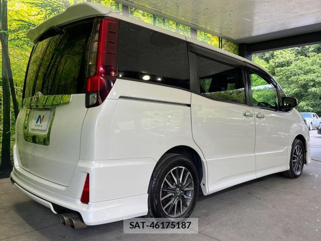 Toyota NOAH 2014-10 8363233-16