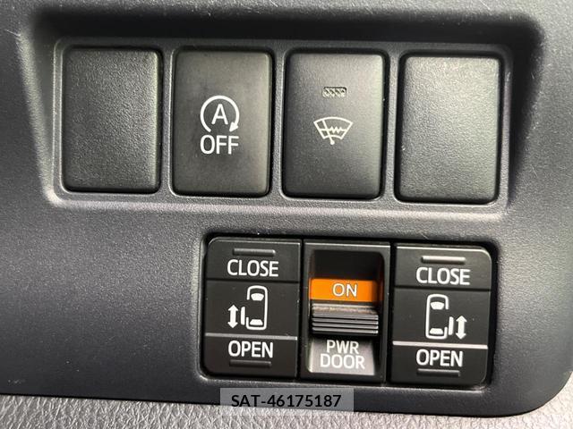 Toyota NOAH 2014-10 8363233-3