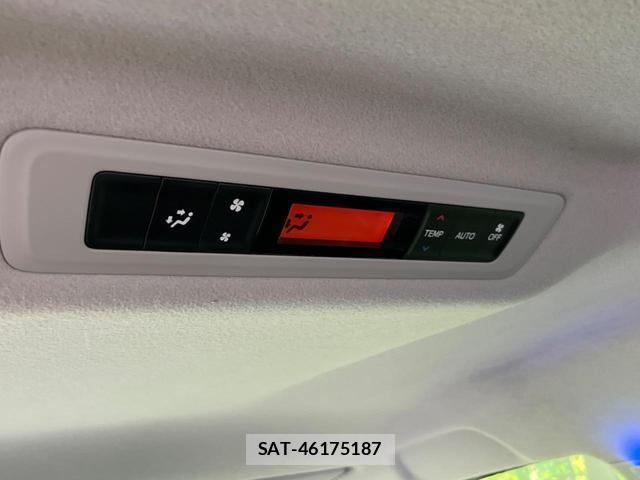 Toyota NOAH 2014-10 8363233-4