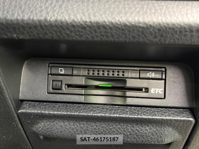 Toyota NOAH 2014-10 8363233-5