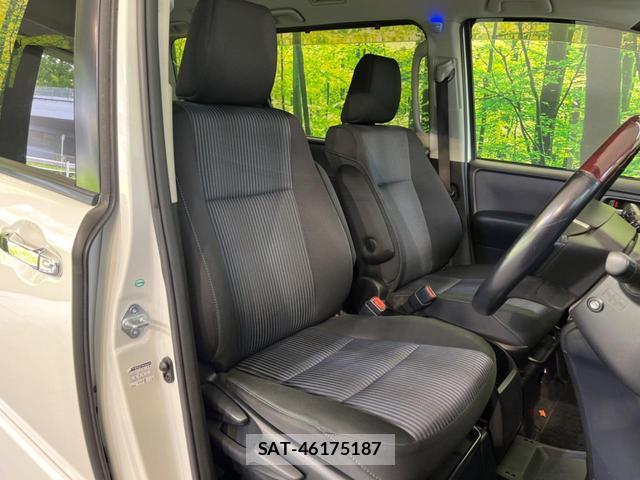 Toyota NOAH 2014-10 8363233-7