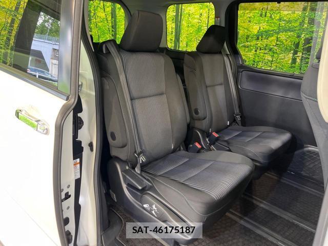 Toyota NOAH 2014-10 8363233-8