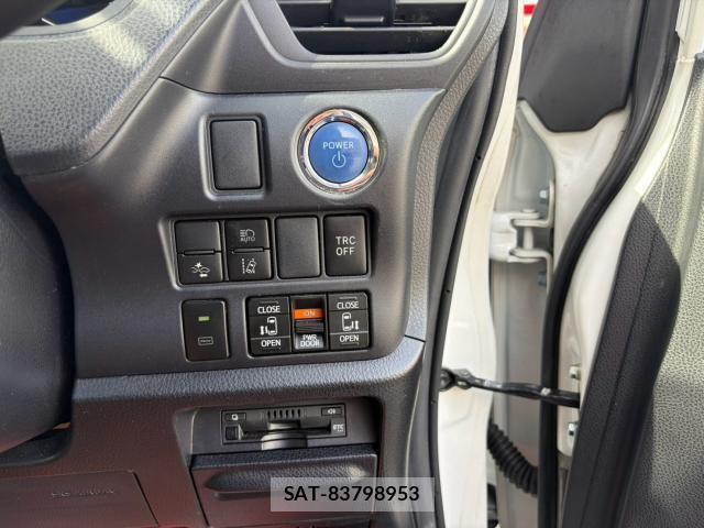 Toyota NOAH 2019-05 8363523-12