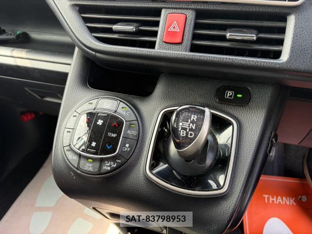 Toyota NOAH 2019-05 8363523-15