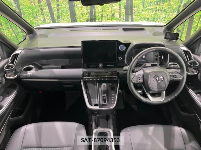 Toyota NOAH 2023-02 8363790-1