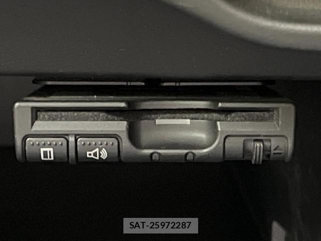 Nissan NOTE 2016-11 8360521-6