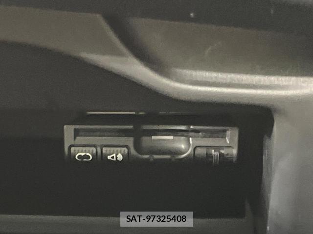 Nissan NOTE 2017-09 8360565-5