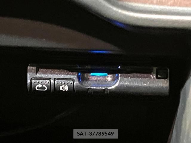 Nissan NOTE 2013-08 8360988-3
