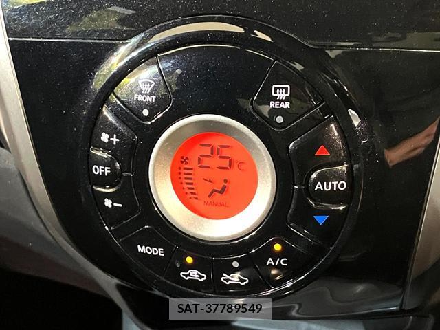 Nissan NOTE 2013-08 8360988-4
