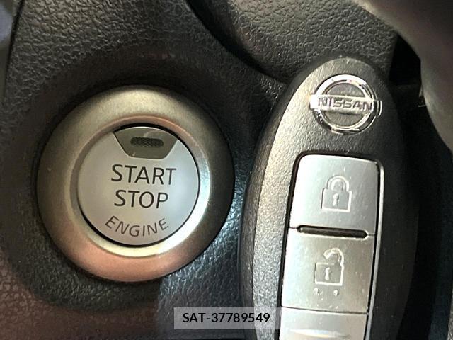 Nissan NOTE 2013-08 8360988-5