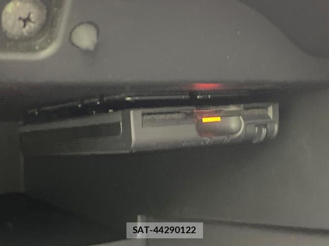 Nissan NOTE 2018-06 8361783-5