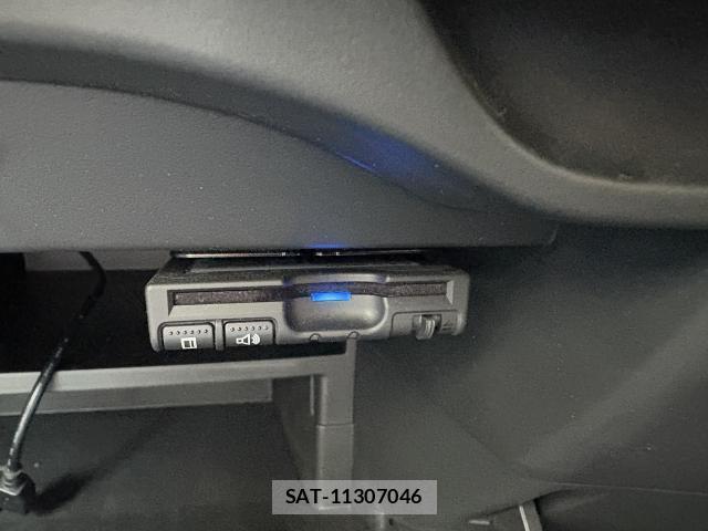 Nissan NOTE 2017-12 8361858-9