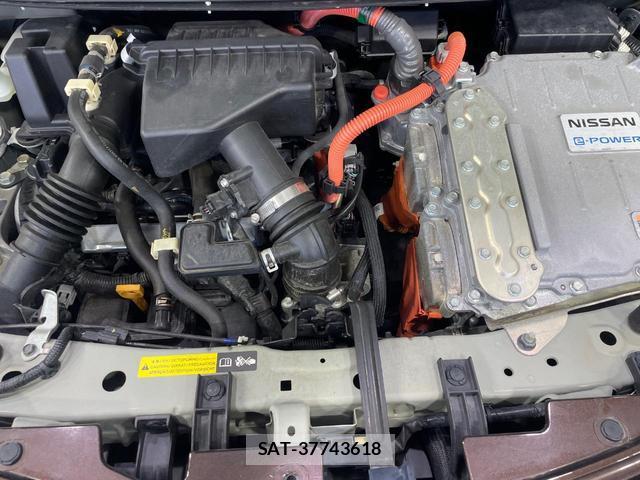 Nissan NOTE 2018-01 8362328-17
