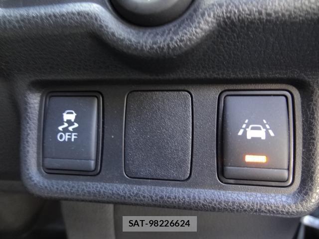 Nissan NOTE 2016-11 8362646-8