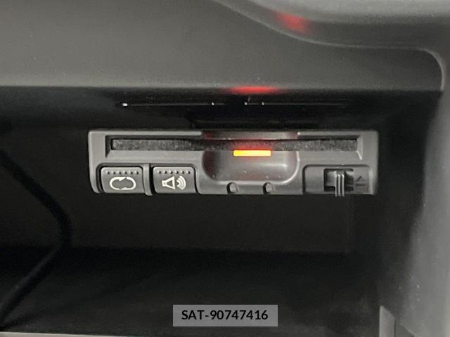 Nissan NOTE 2015-08 8363220-3