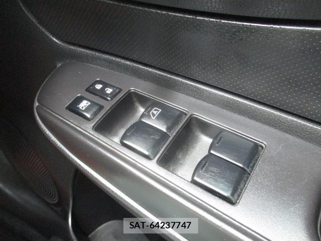 Nissan NOTE 2015-03 8363641-6