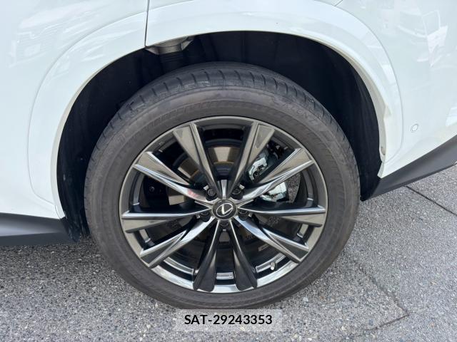 Lexus NX 2022-06 8363522-11