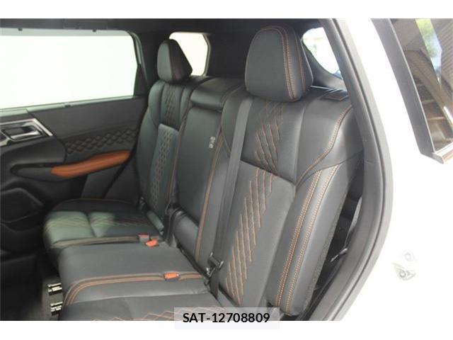 Mitsubishi OUTLANDER PHEV 2022-02 8360684-1