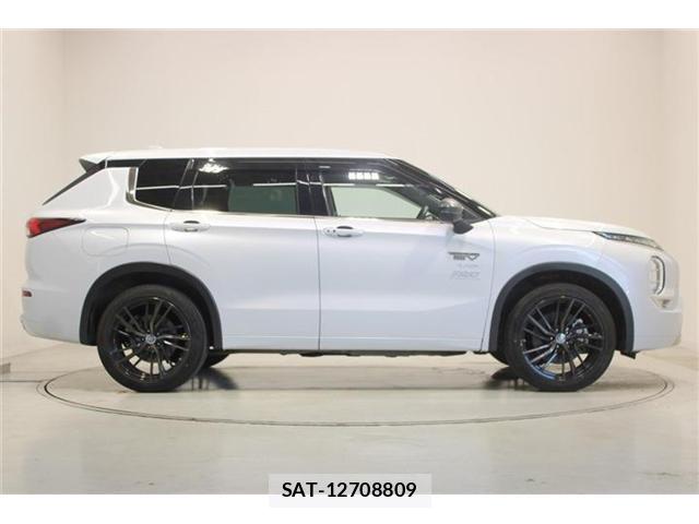 Mitsubishi OUTLANDER PHEV 2022-02 8360684-13