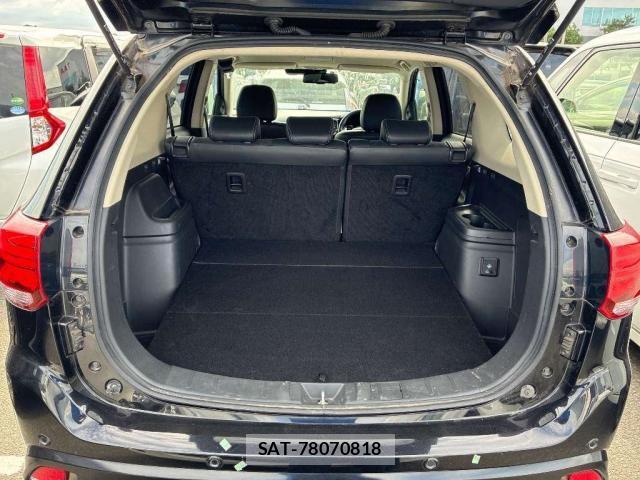 Mitsubishi OUTLANDER PHEV 2019-06 8362086-6