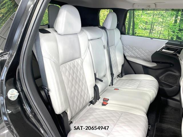 Mitsubishi OUTLANDER PHEV 2022-07 8363402-8