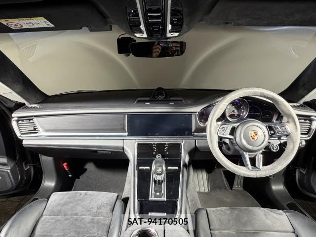 Porsche PANAMERA 2019-09 8362474-5