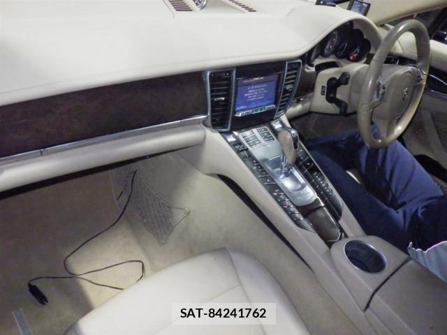 Porsche PANAMERA 2010-07 8362723-2