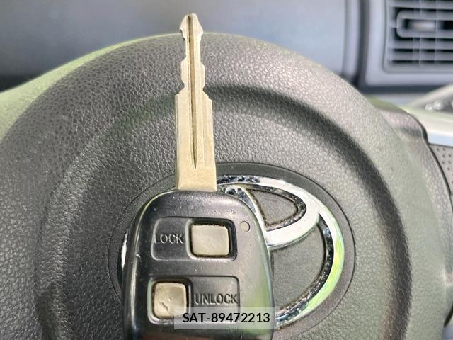 Toyota Pixis Mega 2015-08 8361579-4