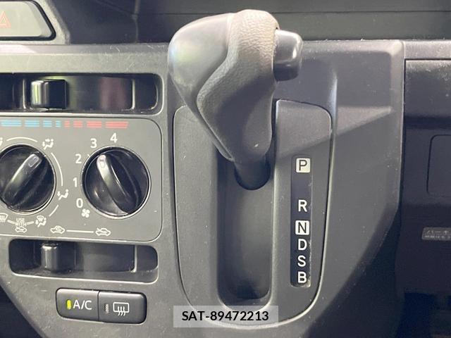 Toyota Pixis Mega 2015-08 8361579-6